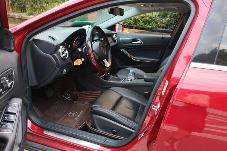 Used Mercedes-Benz GLA 2017 GLA 200 Sport Edition Left Front Seat