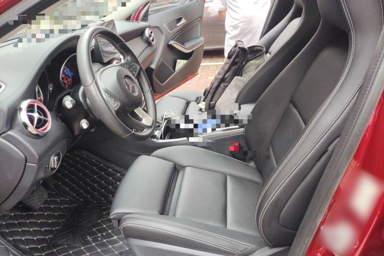 Used Mercedes-Benz GLA 2017 GLA 220 4MATIC Fashion Model Left Front Seat