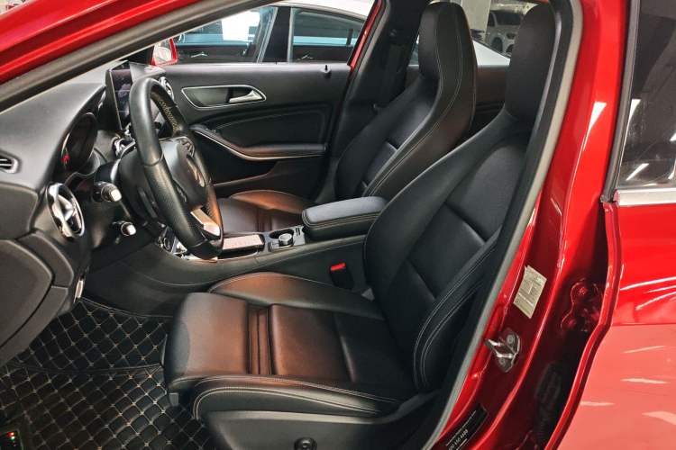 Used Mercedes-Benz GLA 2017 GLA 200 Sport Edition Left Front Seat