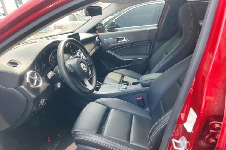 Used Mercedes-Benz GLA 2017 GLA 220 4MATIC Fashion Model Left Front Seat