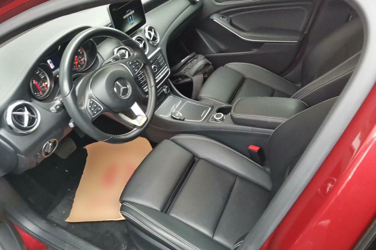 Used Mercedes-Benz GLA 2017 GLA 220 4MATIC Fashion Model Left Front Seat