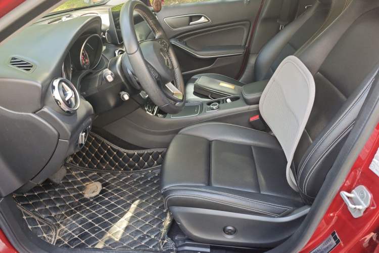 Used Mercedes-Benz GLA 2017 GLA 200 Sport Edition Left Front Seat