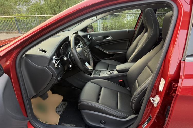 Used Mercedes-Benz GLA 2017 GLA 200 Fashion Model Left Front Seat