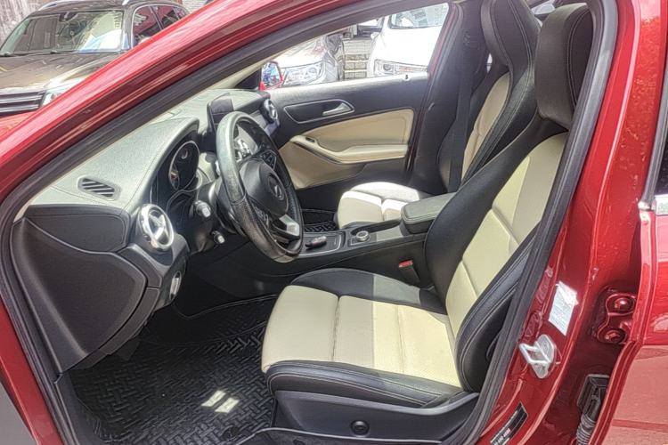 Used Mercedes-Benz GLA 2017 GLA 200 Fashion Model Left Front Seat