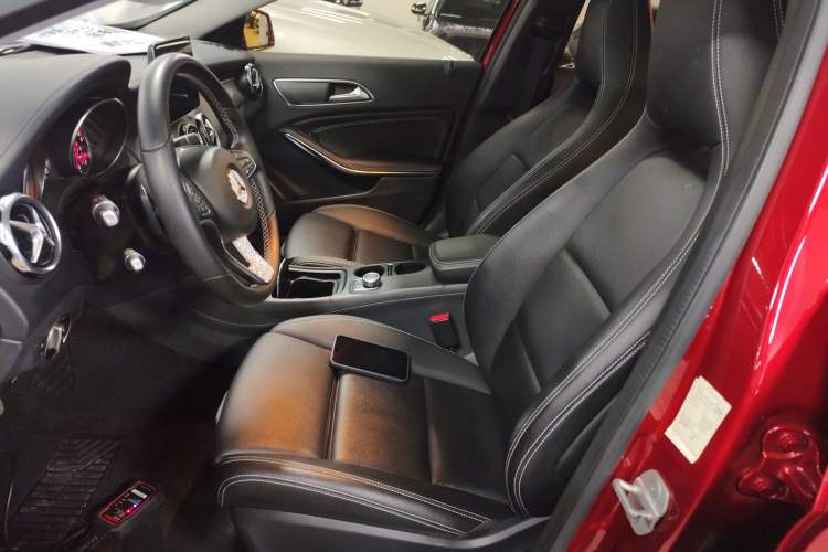Used Mercedes-Benz GLA 2017 GLA 220 4MATIC Fashion Model Left Front Seat