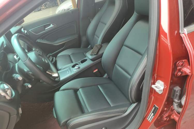 Used Mercedes-Benz GLA 2017 GLA 200 Fashion Model Left Front Seat