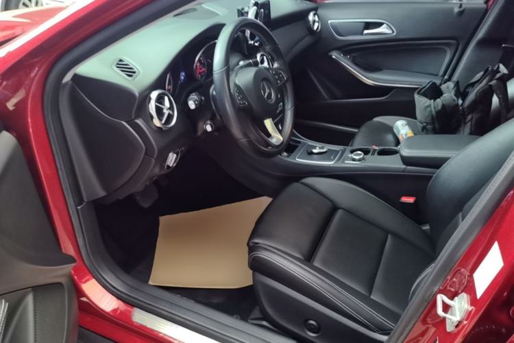 Used Mercedes-Benz GLA 2017 GLA 200 Sport Edition Left Front Seat