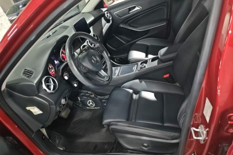 Used Mercedes-Benz GLA 2017 GLA 200 Sport Edition Left Front Seat