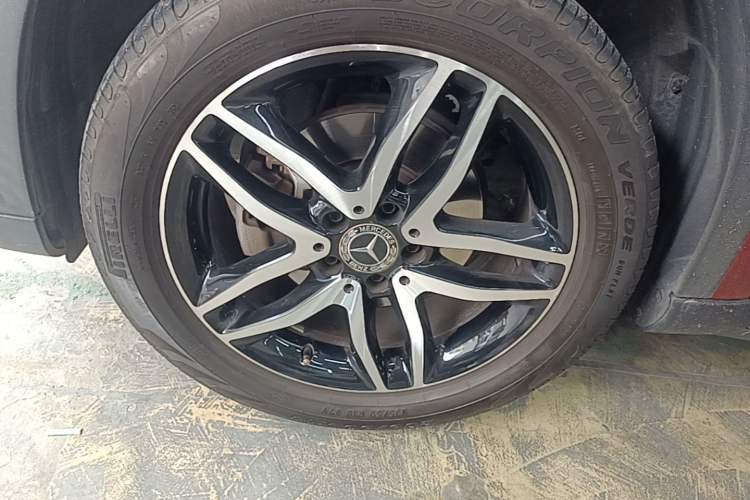 Used Mercedes-Benz GLA 2017 GLA 200 Fashion Model Left Front Wheel Hub