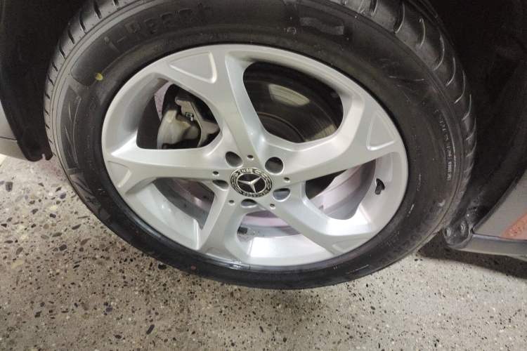 Used Mercedes-Benz GLA 2017 GLA 200 Sport Edition Left Front Wheel Hub