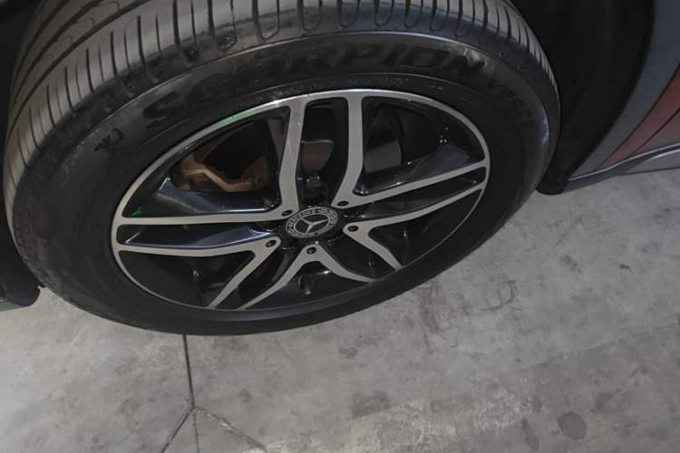 Used Mercedes-Benz GLA 2017 GLA 200 Fashion Model Left Front Wheel Hub