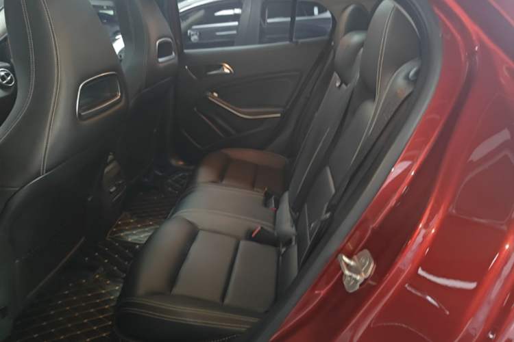 Used Mercedes-Benz GLA 2017 GLA 200 Fashion Model Left Rear Seat