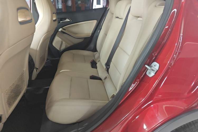 Used Mercedes-Benz GLA 2017 GLA 200 Fashion Model Left Rear Seat
