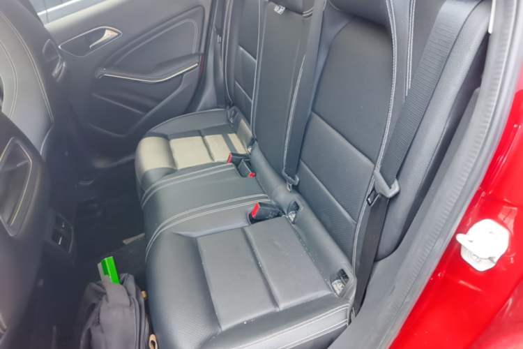 Used Mercedes-Benz GLA 2017 GLA 220 4MATIC Fashion Model Left Rear Seat