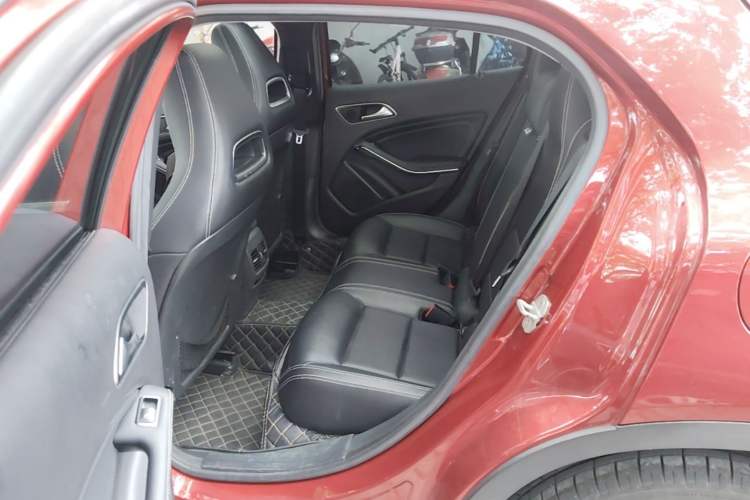 Used Mercedes-Benz GLA 2017 GLA 200 Fashion Model Left Rear Seat