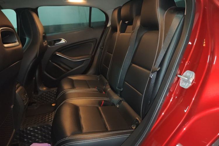 Used Mercedes-Benz GLA 2017 GLA 200 Fashion Model Left Rear Seat