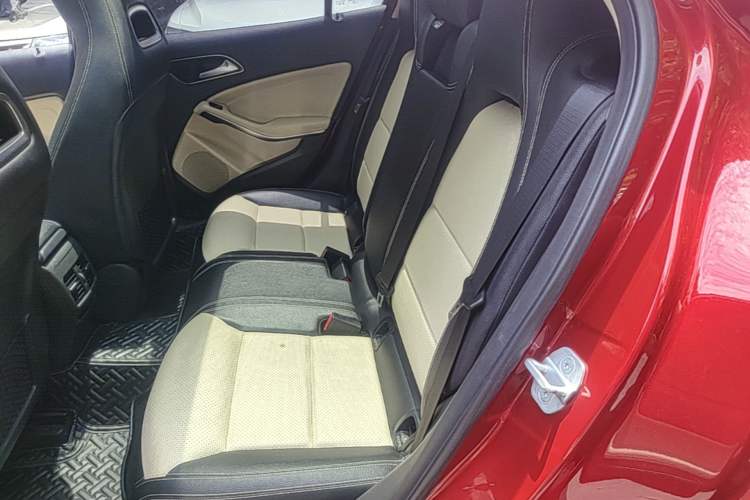 Used Mercedes-Benz GLA 2017 GLA 200 Fashion Model Left Rear Seat