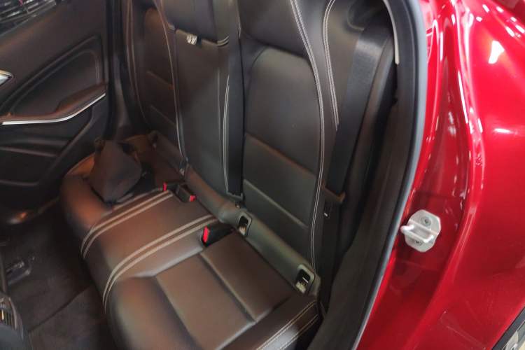 Used Mercedes-Benz GLA 2017 GLA 220 4MATIC Fashion Model Left Rear Seat