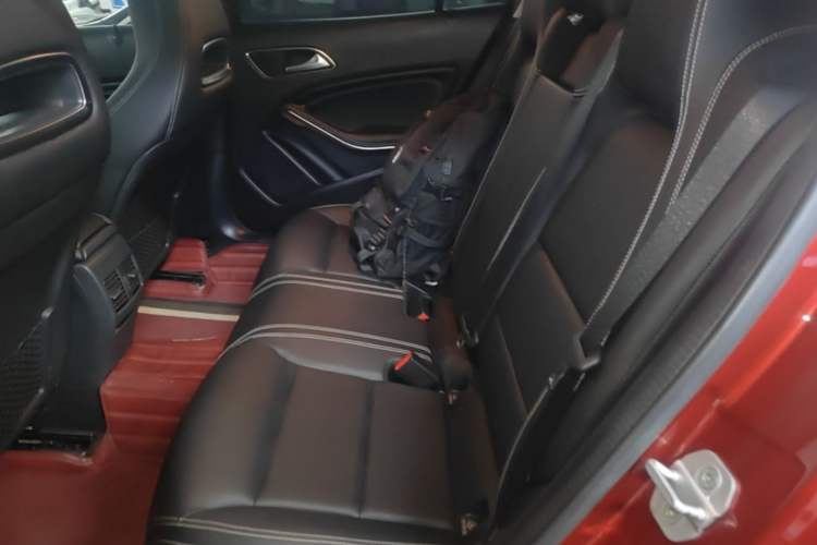 Used Mercedes-Benz GLA 2017 GLA 200 Fashion Model Left Rear Seat