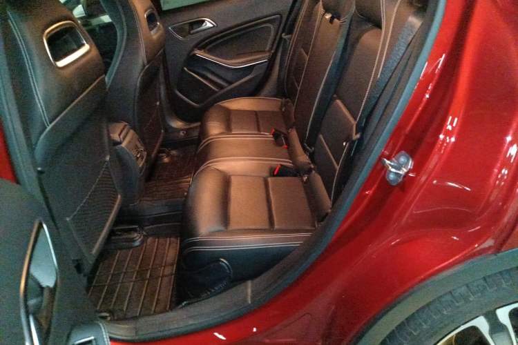 Used Mercedes-Benz GLA 2017 GLA 200 Fashion Model Left Rear Seat