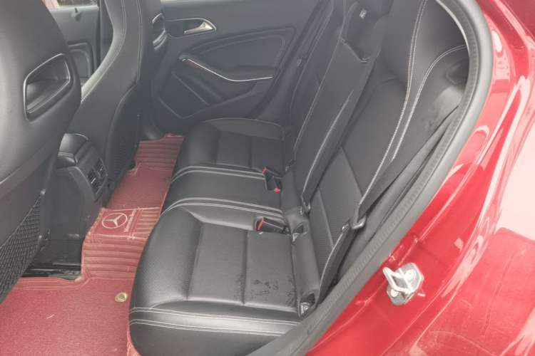 Used Mercedes-Benz GLA 2017 GLA 200 Fashion Model Left Rear Seat