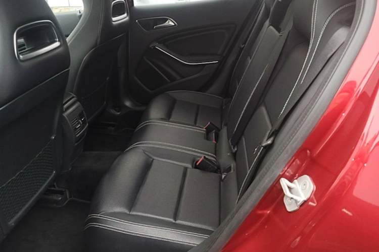 Used Mercedes-Benz GLA 2017 GLA 220 4MATIC Fashion Model Left Rear Seat