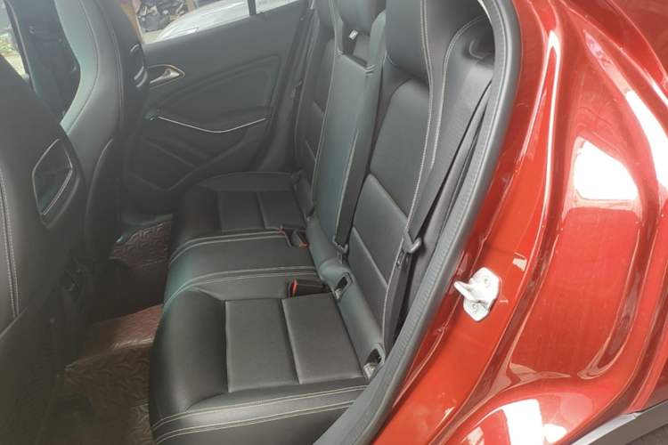 Used Mercedes-Benz GLA 2017 GLA 200 Fashion Model Left Rear Seat