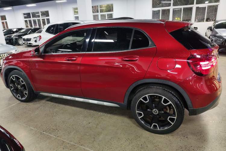 Used Mercedes-Benz GLA 2017 GLA 220 4MATIC Fashion Model Left Side