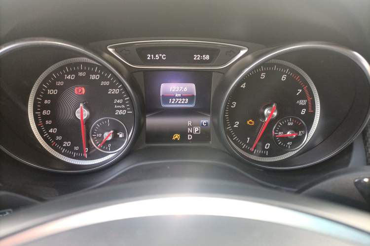 Used Mercedes-Benz GLA 2017 GLA 200 Sport Edition Odometer Close Up