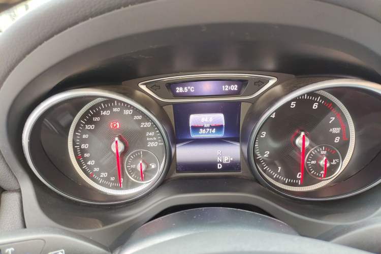 Used Mercedes-Benz GLA 2017 GLA 220 4MATIC Fashion Model Odometer Close Up