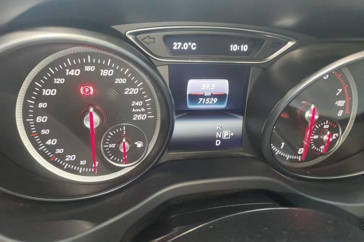 Used Mercedes-Benz GLA 2017 GLA 200 Sport Edition Odometer Close Up