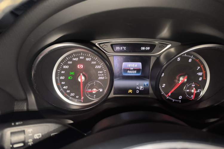 Used Mercedes-Benz GLA 2017 GLA 200 Sport Edition Odometer Close Up