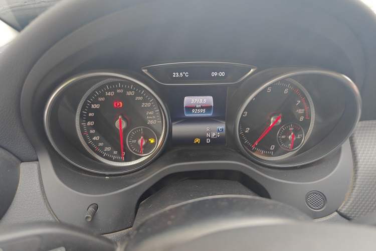 Used Mercedes-Benz GLA 2017 GLA 200 Fashion Model Odometer Close Up