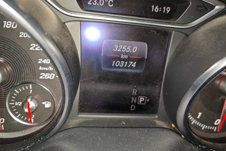 Used Mercedes-Benz GLA 2017 GLA 200 Fashion Model Odometer Close Up