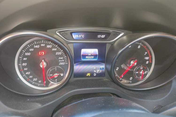 Used Mercedes-Benz GLA 2017 GLA 200 Sport Edition Odometer Close Up