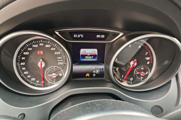 Used Mercedes-Benz GLA 2017 GLA 200 Sport Edition Odometer Close Up
