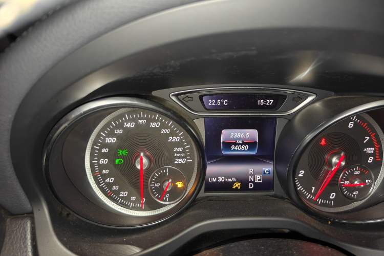 Used Mercedes-Benz GLA 2017 GLA 200 Fashion Model Odometer Close Up