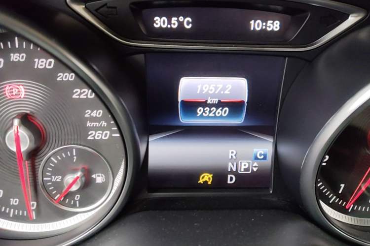 Used Mercedes-Benz GLA 2017 GLA 200 Fashion Model Odometer Close Up