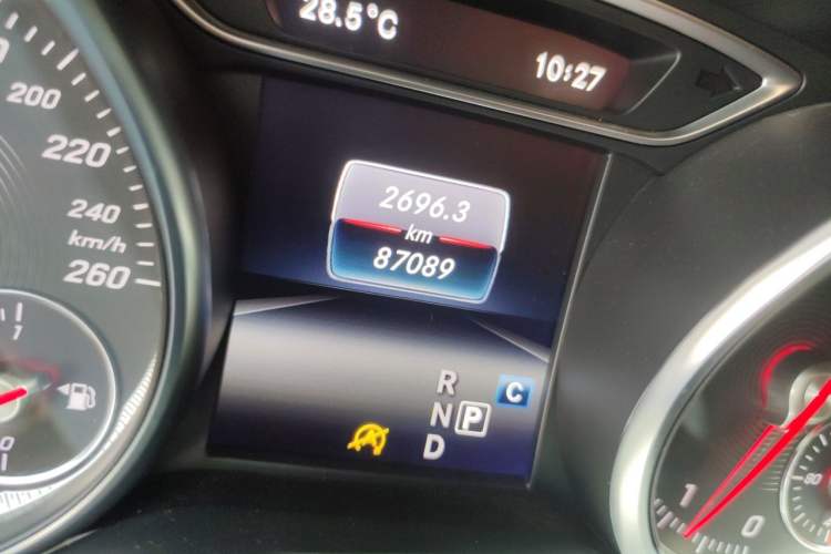 Used Mercedes-Benz GLA 2017 GLA 200 Fashion Model Odometer Close Up