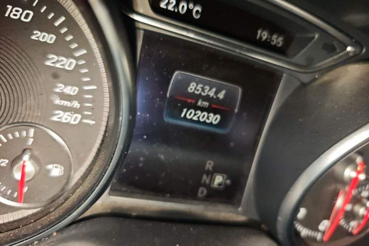 Used Mercedes-Benz GLA 2017 GLA 200 Fashion Model Odometer Close Up