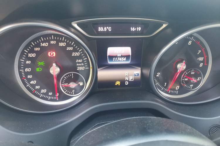 Used Mercedes-Benz GLA 2017 GLA 200 Sport Edition Odometer Close Up