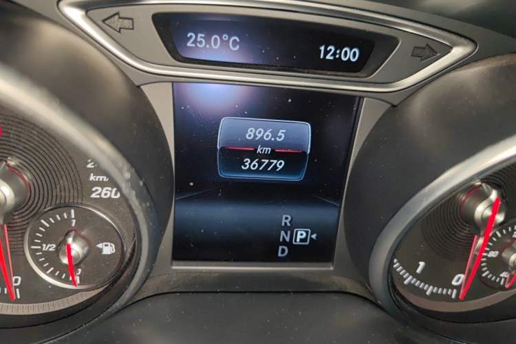Used Mercedes-Benz GLA 2017 GLA 200 Fashion Model Odometer Close Up