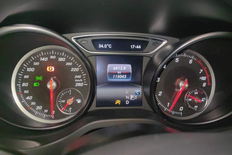 Used Mercedes-Benz GLA 2017 GLA 200 Fashion Model Odometer Close Up