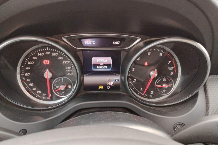 Used Mercedes-Benz GLA 2017 GLA 200 Sport Edition Odometer Close Up