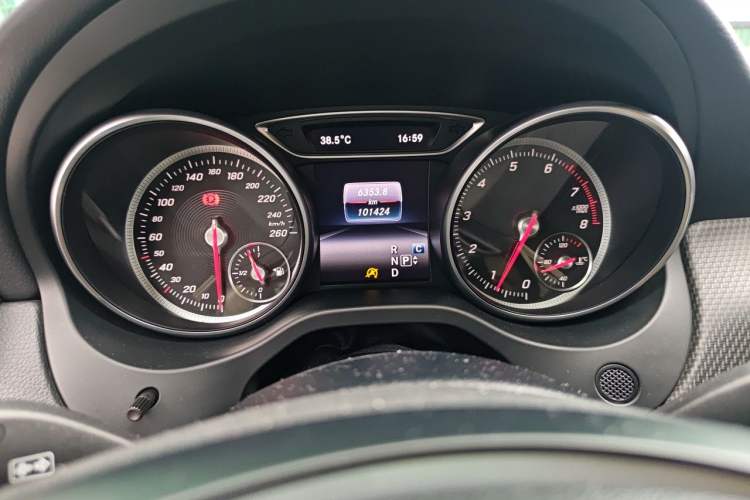 Used Mercedes-Benz GLA 2017 GLA 200 Sport Edition Odometer Close Up
