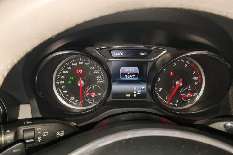 Used Mercedes-Benz GLA 2017 GLA 220 4MATIC Fashion Model Odometer Close Up