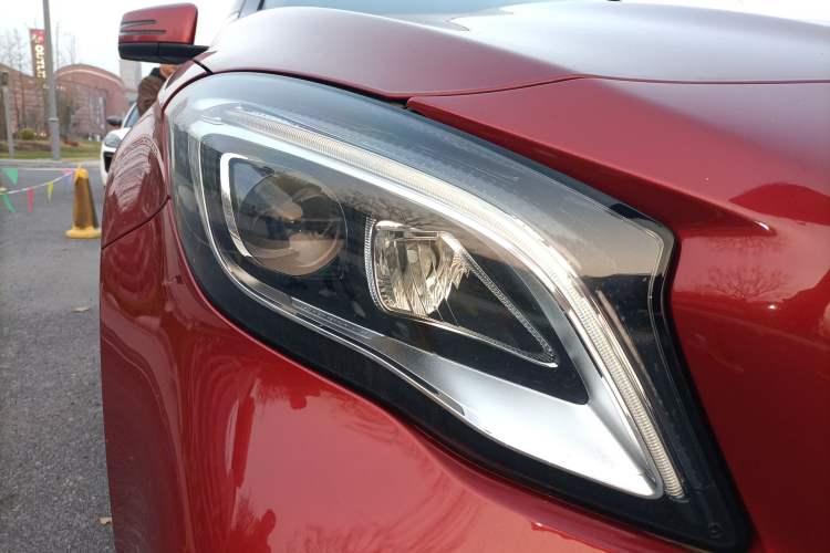 Used Mercedes-Benz GLA 2017 GLA 200 Sport Edition Right Front Headlight