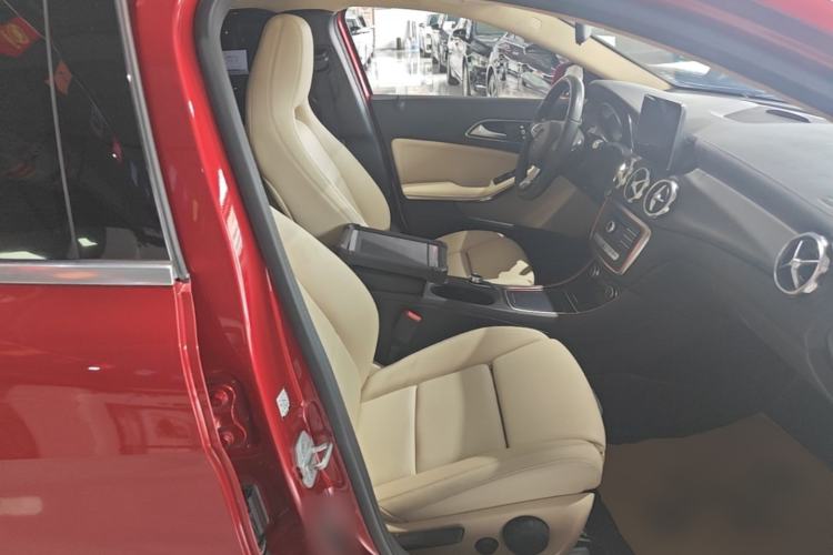 Used Mercedes-Benz GLA 2017 GLA 200 Fashion Model Right Front Seat