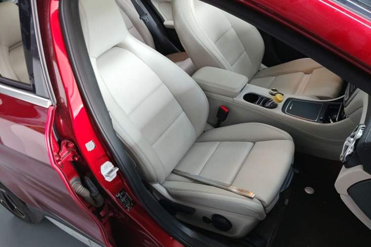 Used Mercedes-Benz GLA 2017 GLA 220 4MATIC Fashion Model Right Front Seat