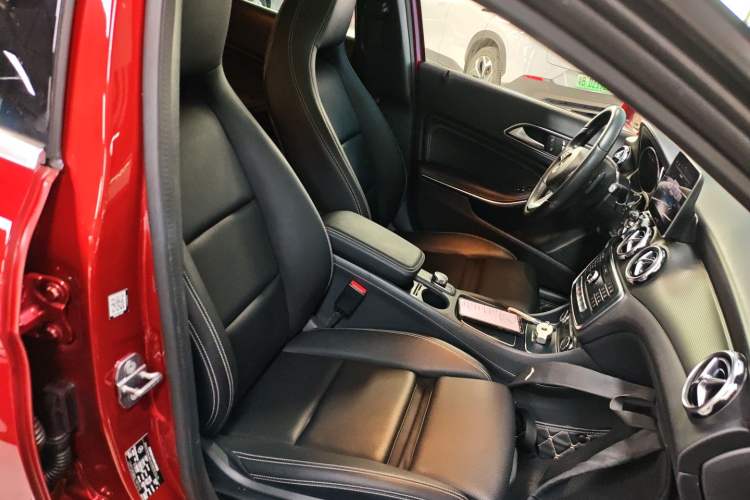 Used Mercedes-Benz GLA 2017 GLA 200 Sport Edition Right Front Seat
